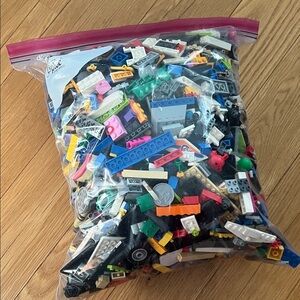 Lego Assorted bricks weighed at 5.5lb in a 2 gallon ziploc